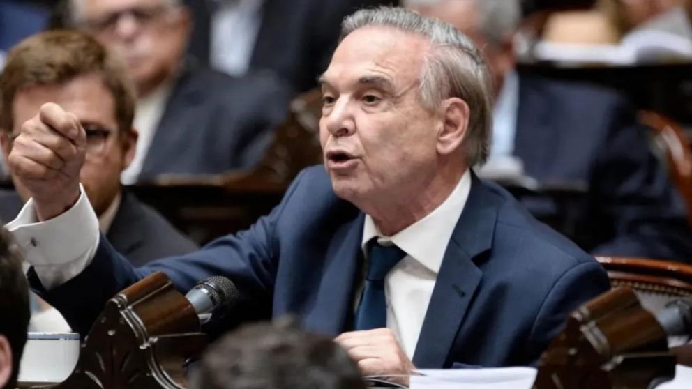 Pichetto formuló duras críticas al intento de eliminar las jubilaciones de privilegio de ex presidentes y vices.