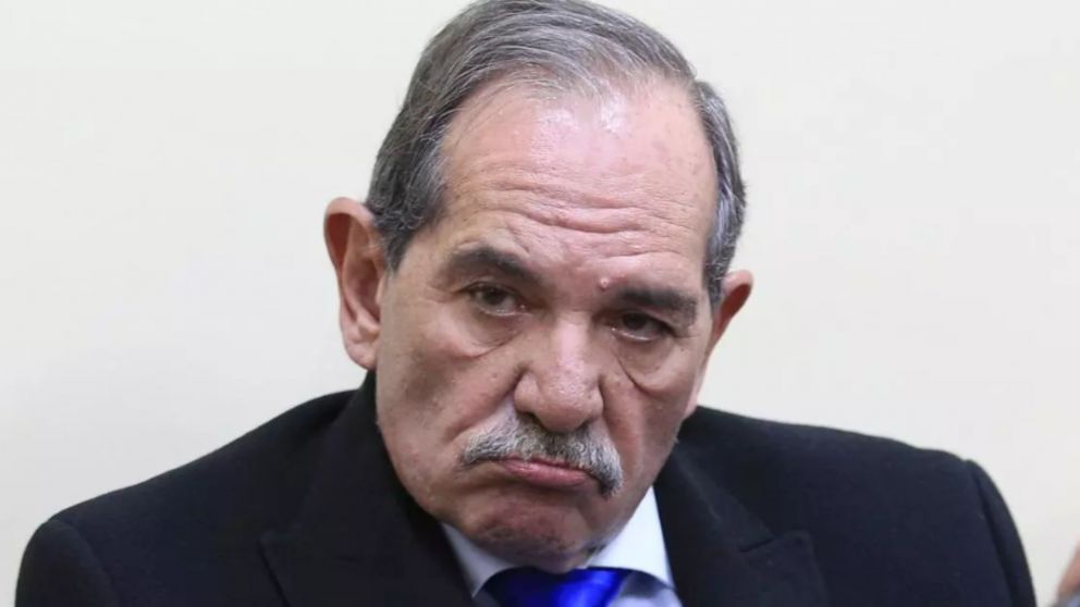 Condenan a José Alperovich a 16 años de prisión por abuso sexual a su sobrina.