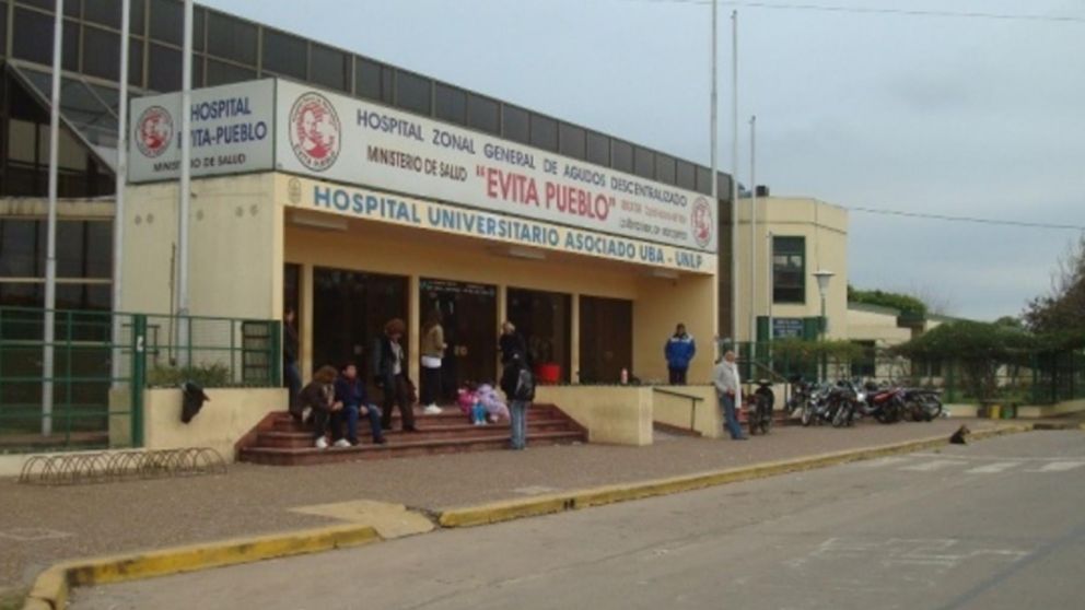 Las mujeres heridas fueron atendidas por los médicos en este hospital.