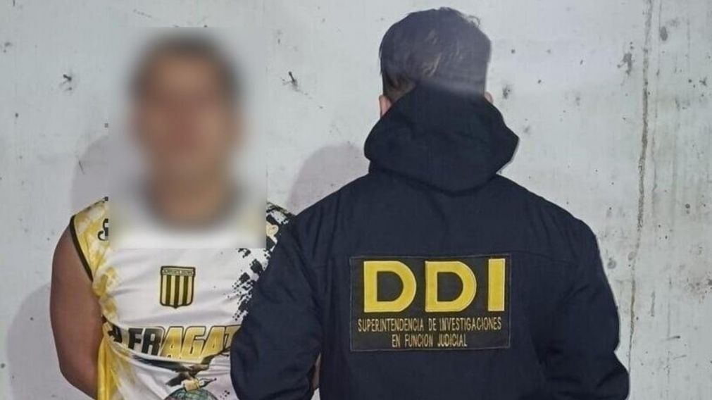 Este es el individuo que fue capturado por los investigadores policiales.