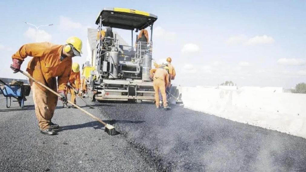 El Gobierno fijó hoy las condiciones para el traspaso de obras públicas a provincias y municipios.