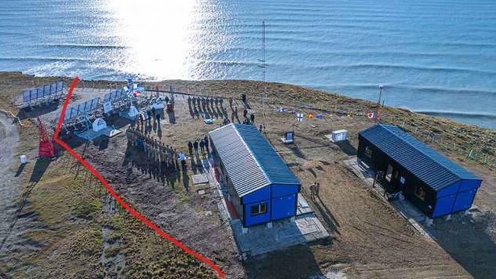 La Armada Argentina informó que en el día de la fecha se dio inicio a las tareas de remoción de un panel solar instalado en territorio chileno.