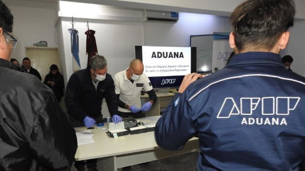 Agentes especializados de la Direcci�n General de Aduanas-AFIP descubrieron 6,5 kg de coca�na en un �mnibus de larga distancia en Salta.