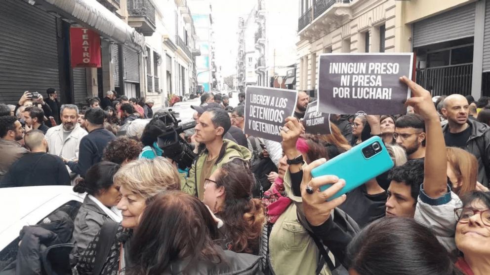 La movilización será este lunes a las 11:30 y está abierta a todos los sectores que se consideran "democráticos".