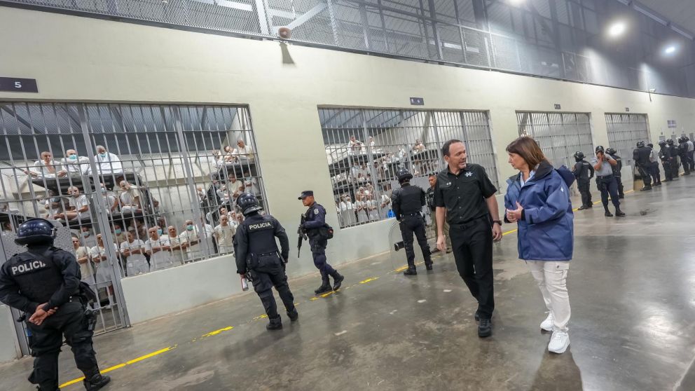 La ministra Patricia Bullrich visita El Salvador para interiorizarse sobre el “modelo Bukele”.