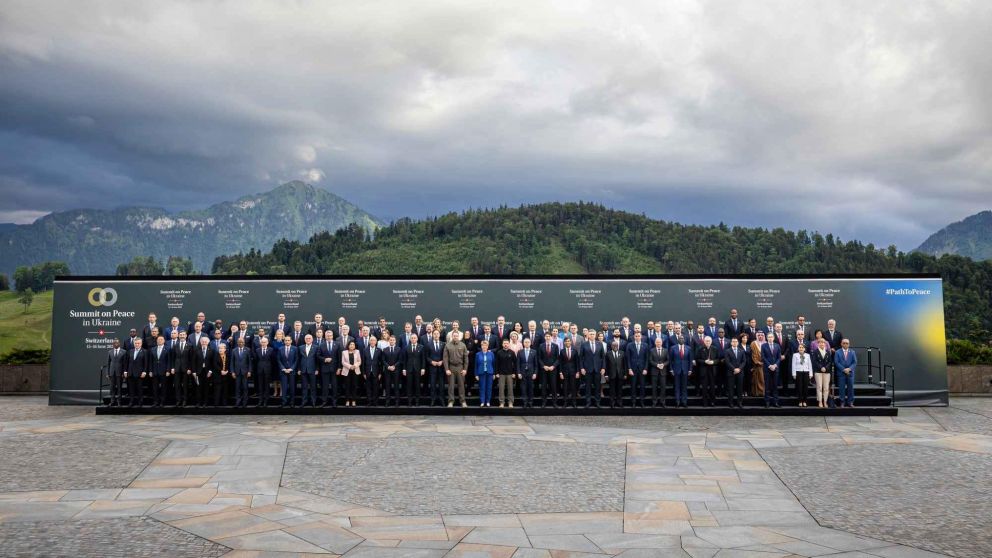 Cumbre por la Paz: Diana Mondino acompa�� a Javier Milei y particip� de un debate sobre seguridad nuclear.