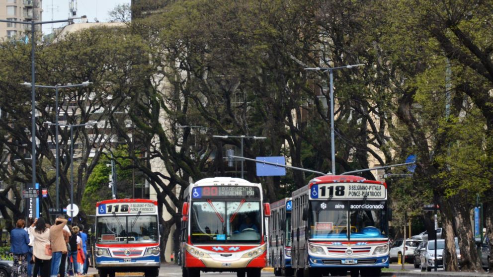 Los servicios de transporte funcionarán con el horario y la frecuencia de domingos y feriados.