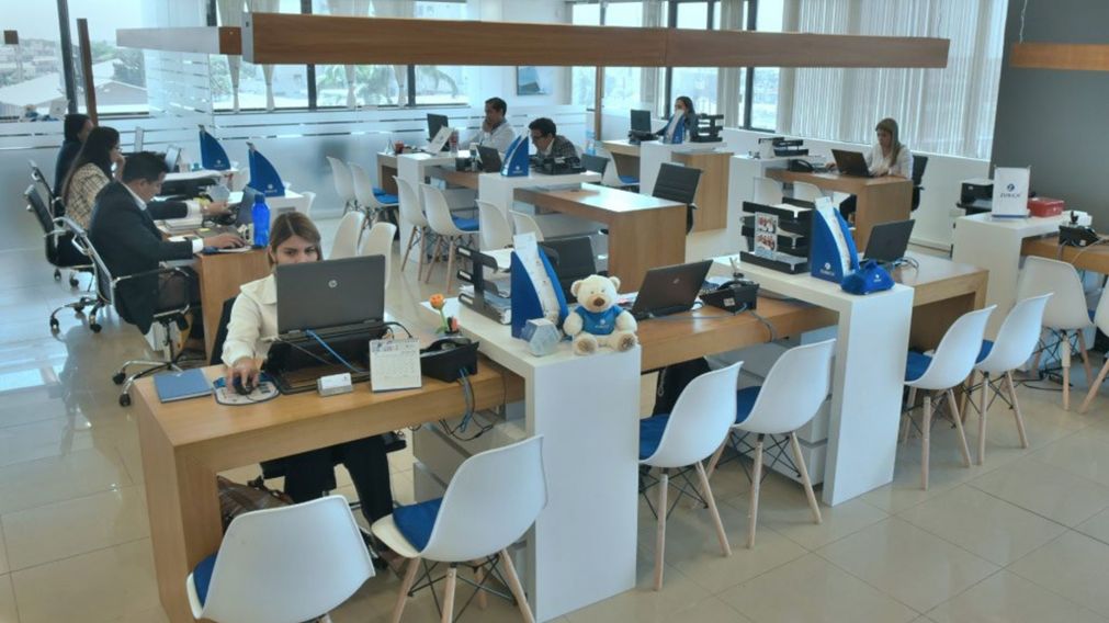 El grupo empresarial publicó vacantes que están destinas tanto a profesionales con título universitario como para personas que estén dando sus primeros pasos en el mercado laboral.