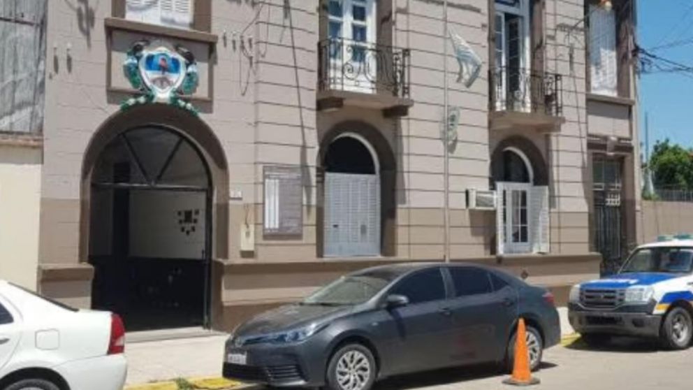 Pesquisas de la policía provincial procuran esclarecer el horrendo episodio (Crédito La Opinión).