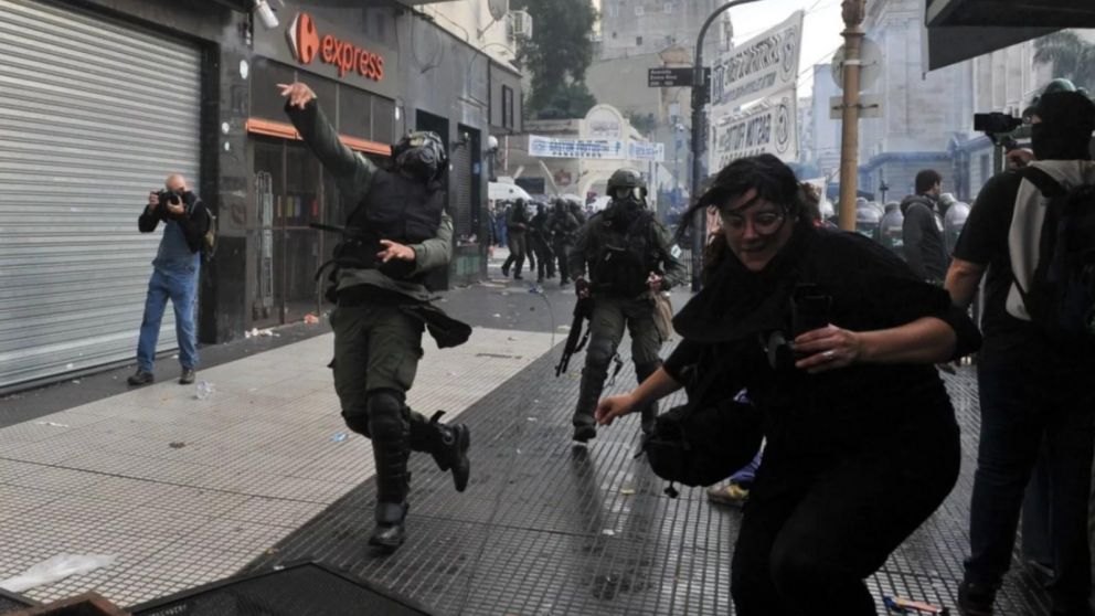 Qué va a pasar con los detenidos en la protesta contra la Ley Bases