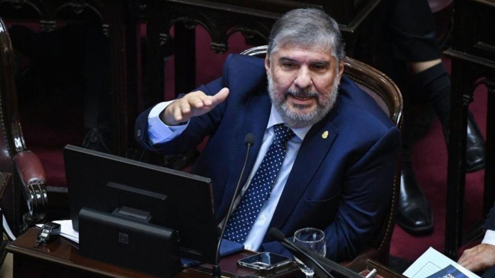 Jos� Mayans dio un ejemplo sobre la saga "Terminator" (Twitter).