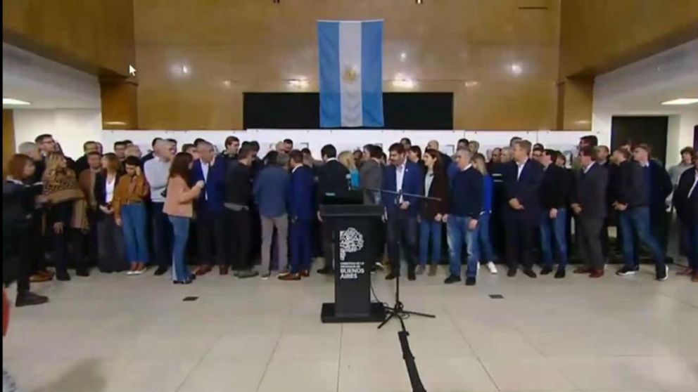 Un intendente se desmayó durante la conferencia de prensa de Axel Kicillof