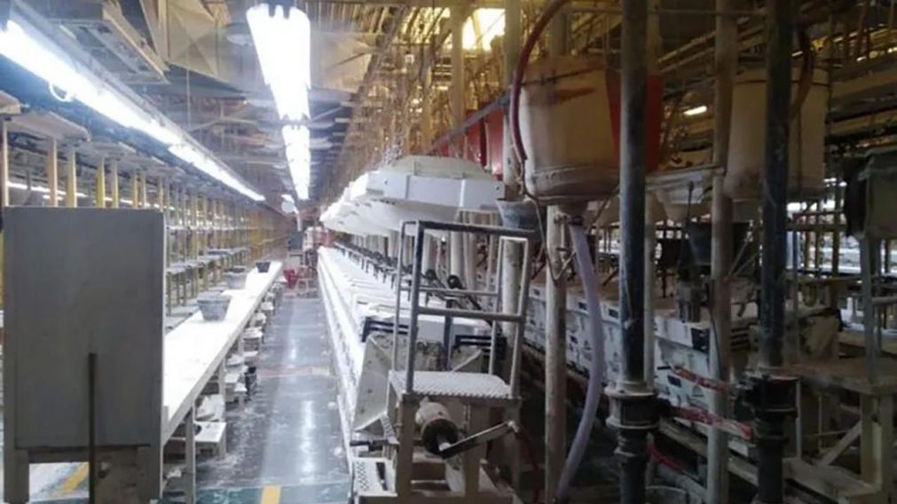 Otra víctima de la crisis industrial: Ferrum paraliza su producción y despide empleados