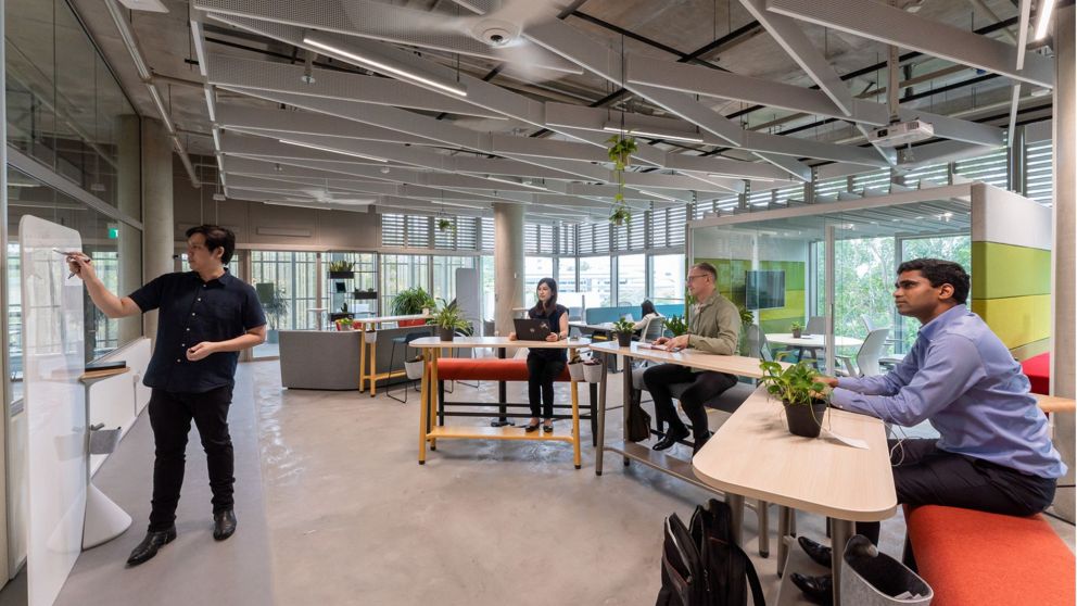 Multinacional de origen irlandés busca empleados con mínimos requisitos.