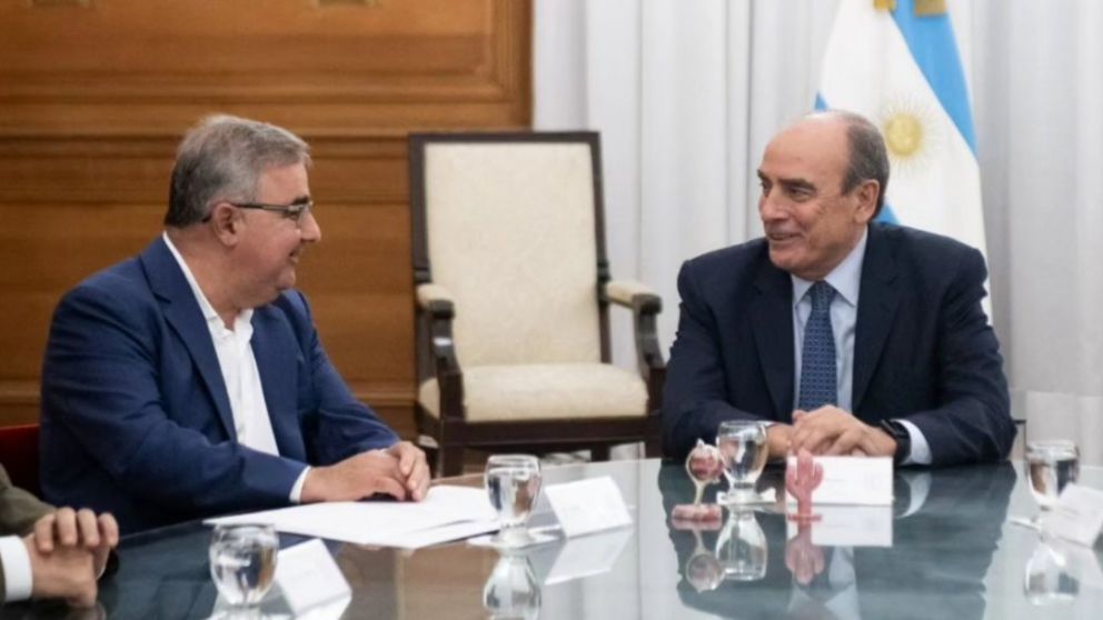 Guillermo Francos recibió a Raúl Jalil y firmó un convenio por obras.