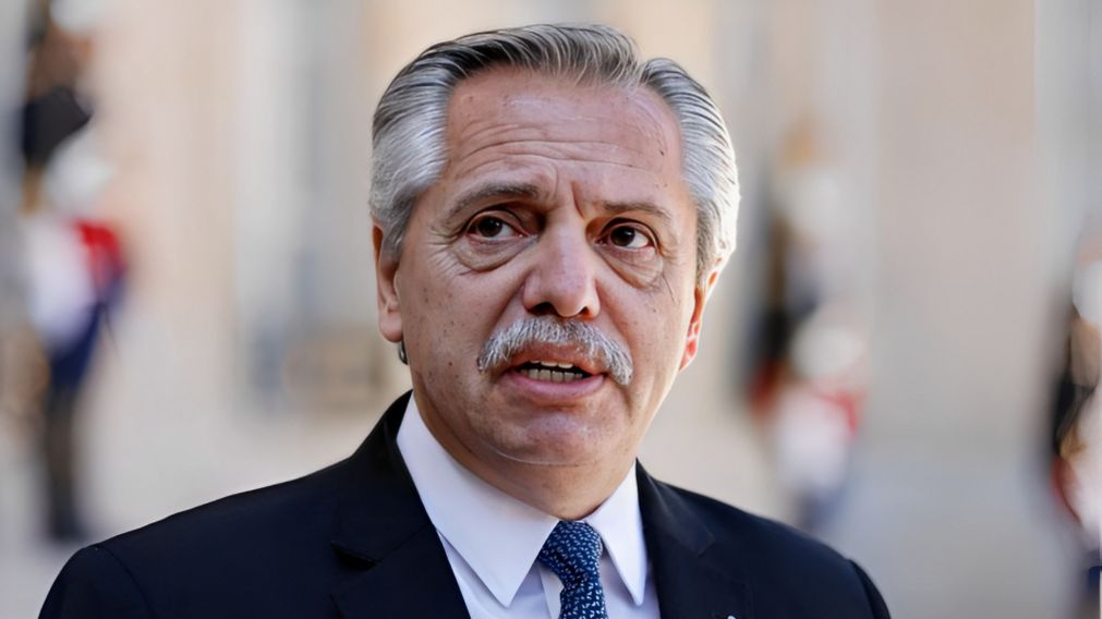 Alberto Fernández está imputado en la causa por posibles irregularidades en la contratación de seguros.