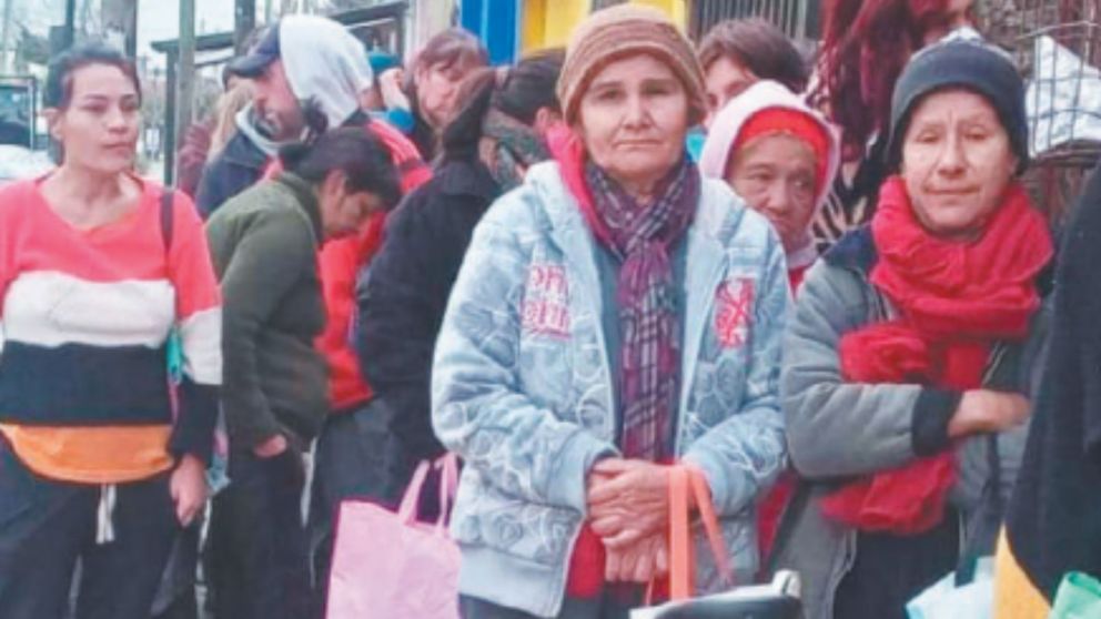 Crece la cantidad de personas que asisten a comedores y merenderos, mientras faltan "recursos" para abastecer a la gente.