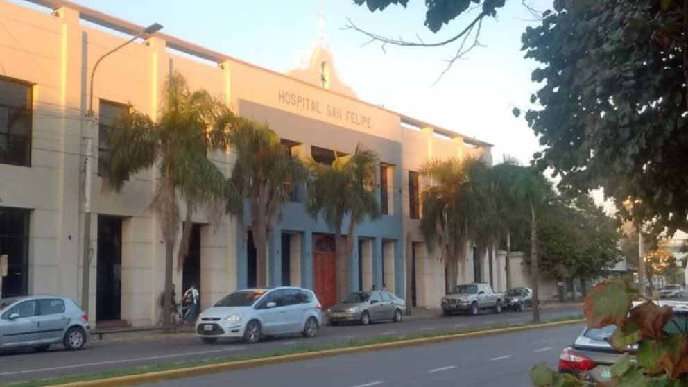 El individuo perdió la vida mientras era atendido en este hospital.