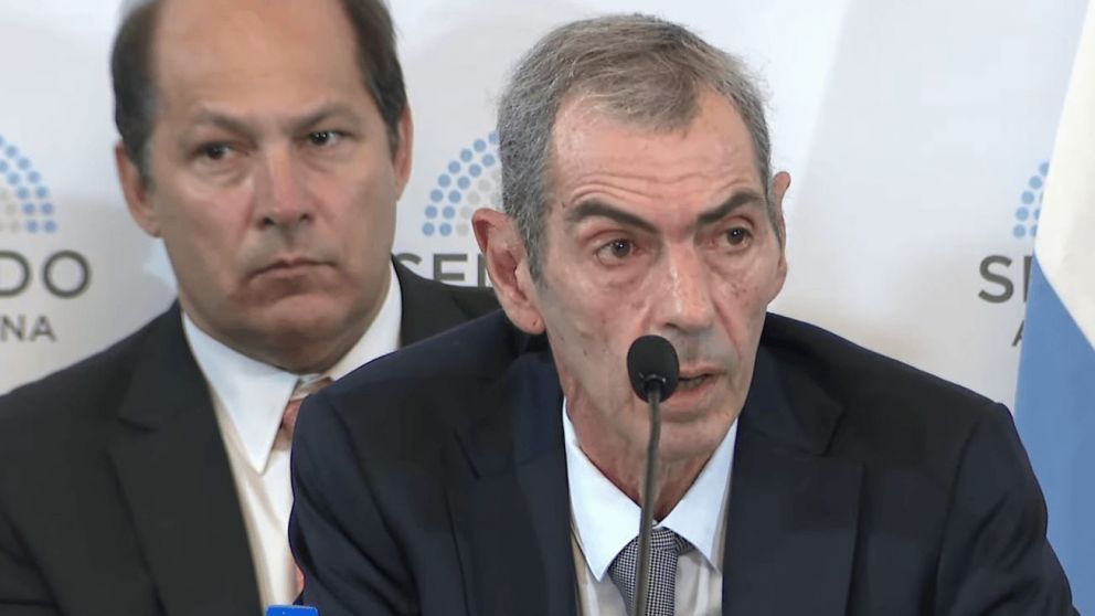 El secretario de Energía, Eduardo Rodríguez Chirillo, en el Senado.