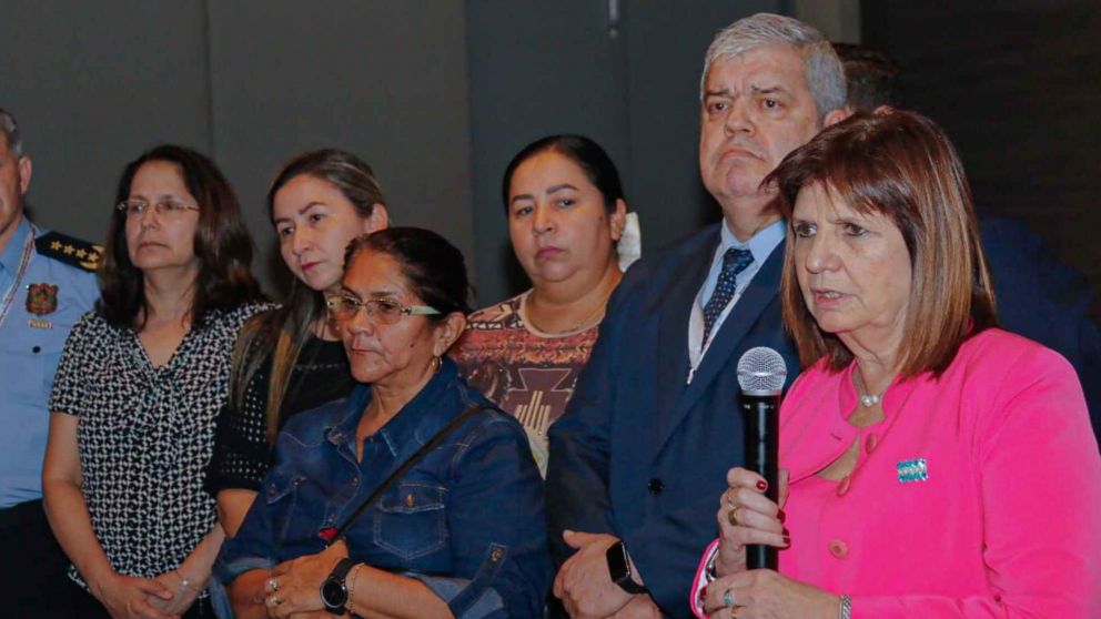 Patricia Bullrich anunció el retiro del estatus de "Refugiados" a miembros del Ejército del Pueblo Paraguayo.