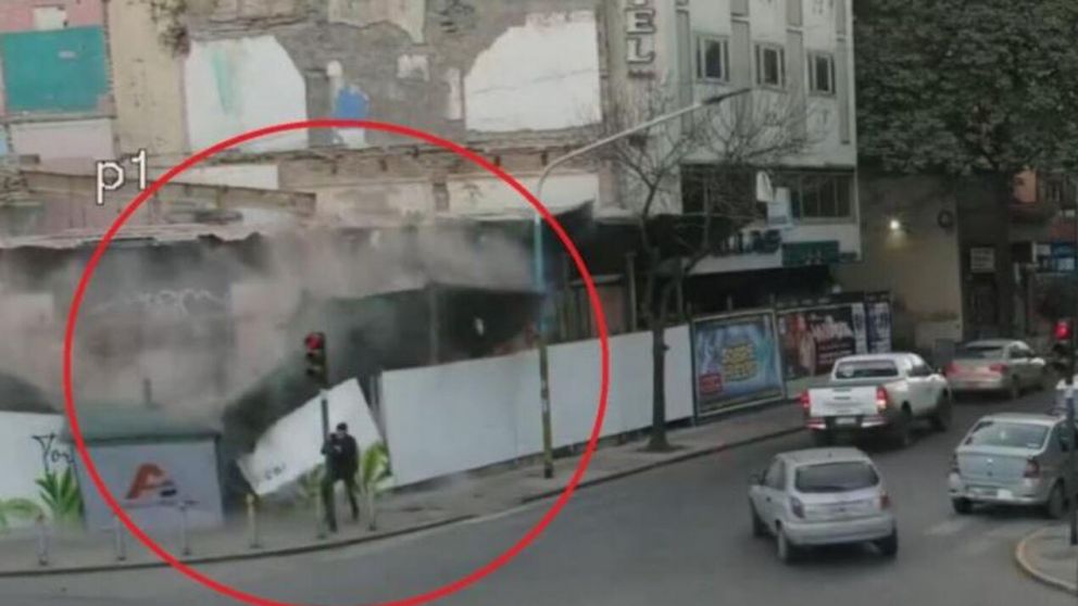 El derrumbe se produjo en la capital tucumana (Captura de video):