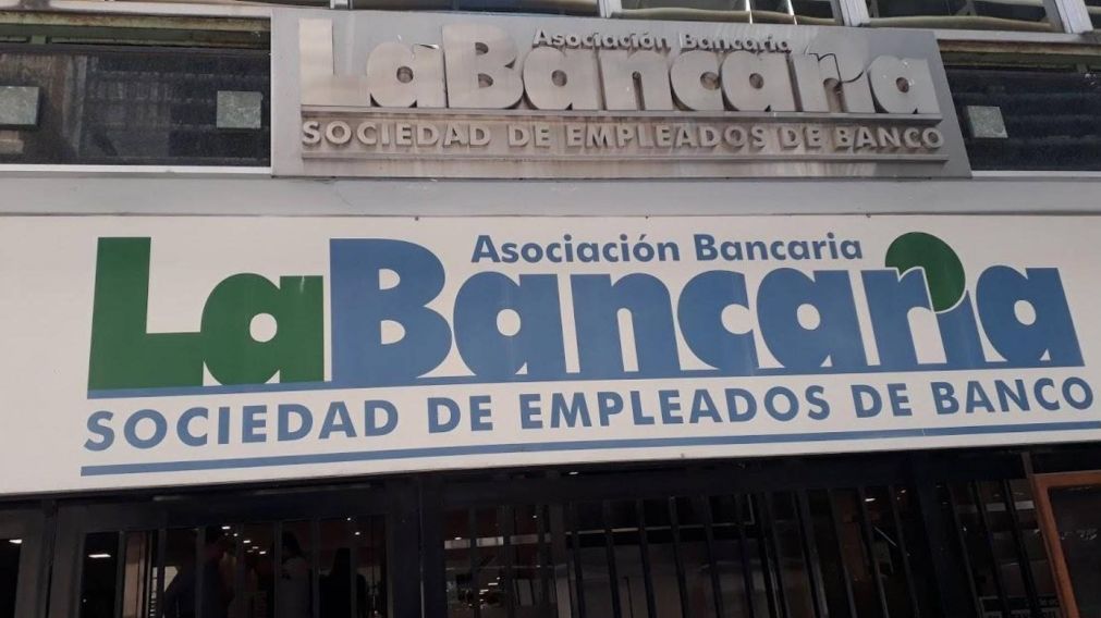 La Bancaria acord� adelanto para octubre de 21,8%, por lo que el m�nimo ser� casi de 540 mil pesos.