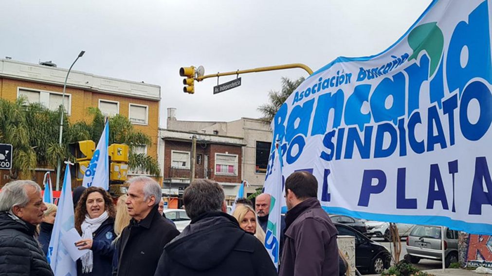 La Bancaria en estado de alerta por posibles despidos en Banco Hipotecario y Supervielle(Foto: El retrato de hoy)