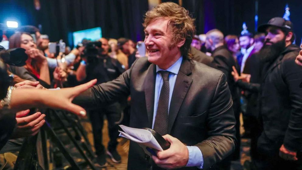 Javier Milei acorta su gira europea.