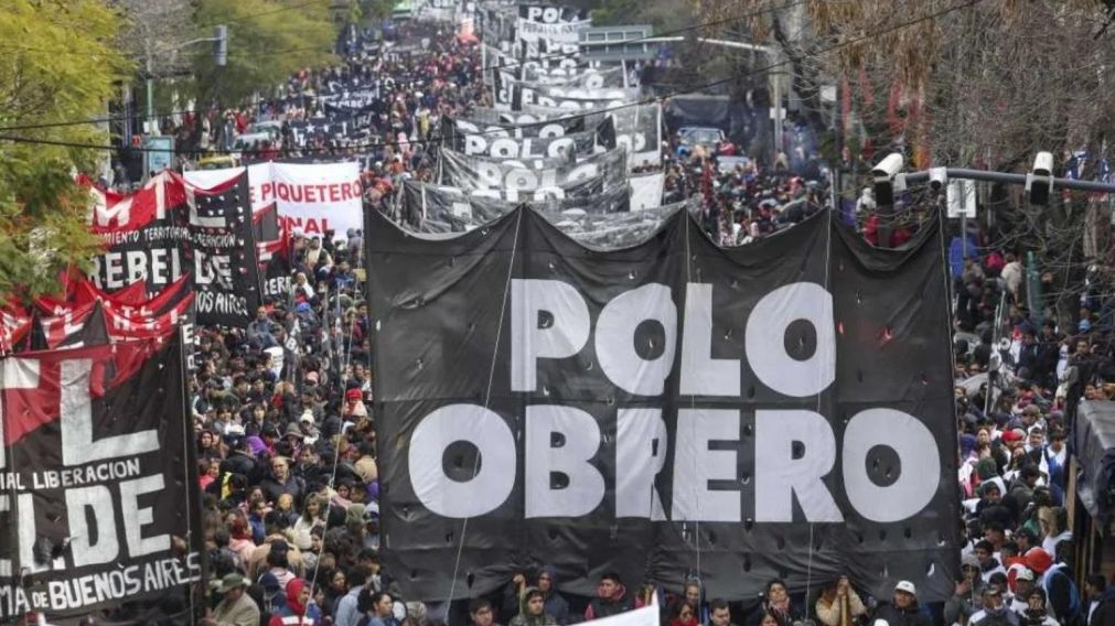 El Frente de Lucha Piquetero se dirige hacia Puente Pueyrredón.