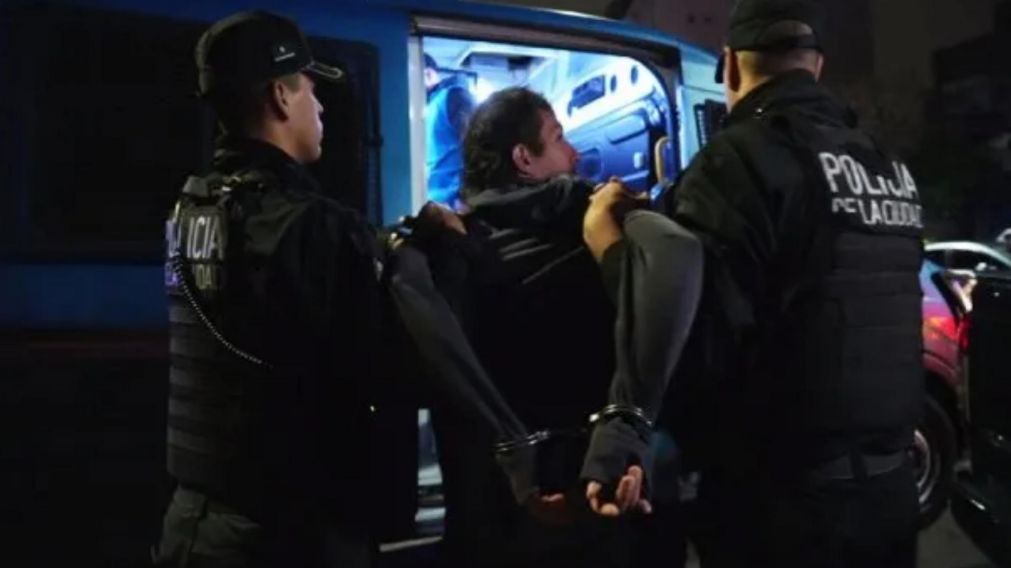 La Policía detuvo a tres sospechosos.