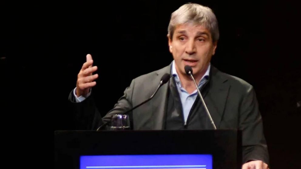 "Lo peor ya pasó, estamos en franca recuperación”, aseveró Luis Caputo.