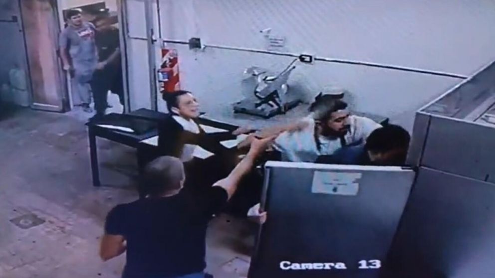 Dram�tico momento se vivi� en un restaurante de Monserrat (Captura de video).