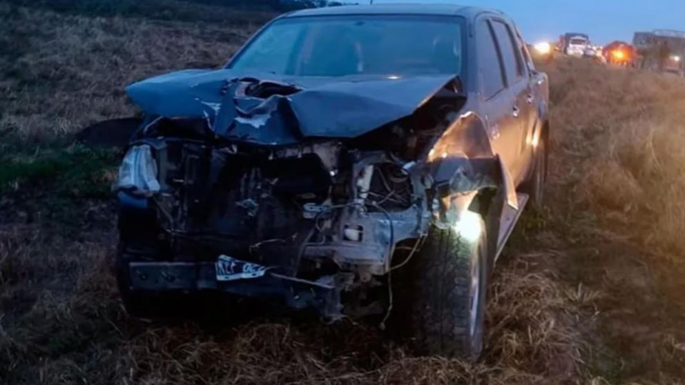 Así quedó la camioneta que impactó contra los estudiantes de sexto grado (Gentileza Facebook Walter Quiroga).