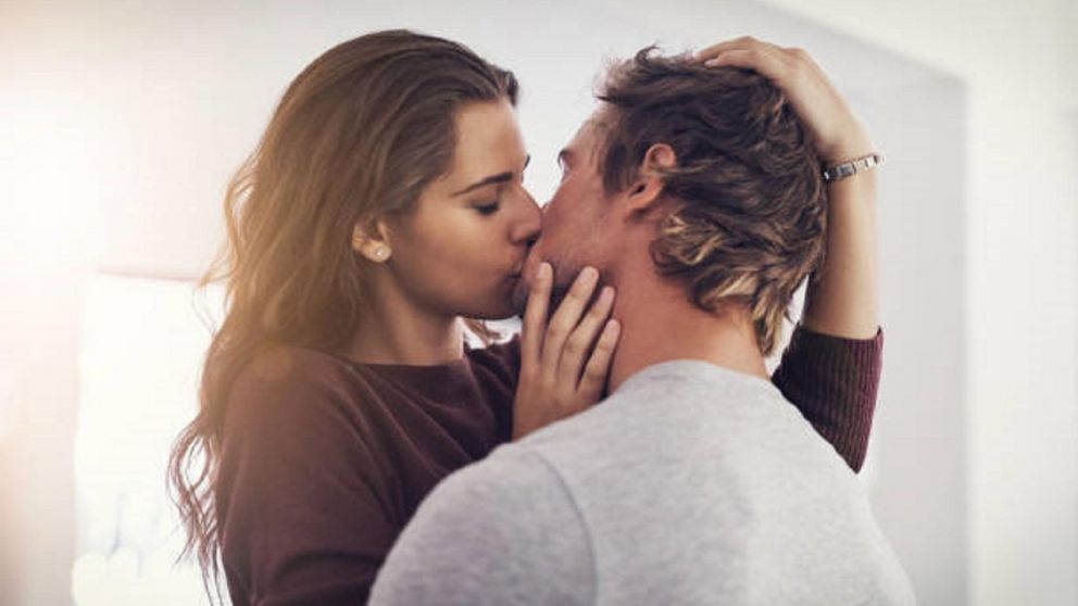 Cómo de novela: los signos zodiacales que dan los mejores besos.
