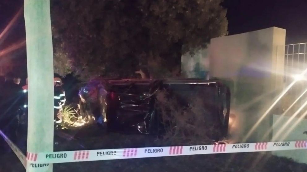 Personal de policía científica trabajó en el lugar en las primeras horas de este martes, para con la luz del día, recolectar pruebas que sirvan a la causa.