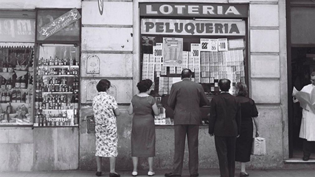 "¿Y si ganamos?" Imagen de la obra fotográfica "Buenos Aires y su gente (1960)" de Sameer Makarius, un fotógrafo y artista egipcio.
