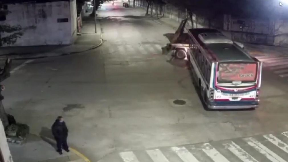 El accidente de tr�nsito fue registrado por una c�mara de seguridad.