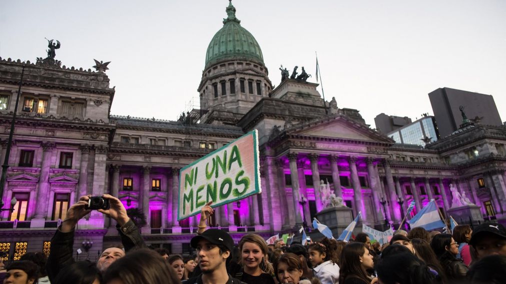 La movilización tendrá lugar esta tarde, a 9 años del primer Ni Una Menos, bajo consignas que siguen exigiendo justicia por los casos de femicidio.