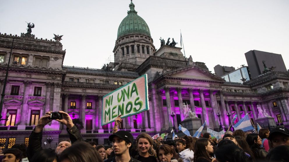 La movilización tendrá lugar esta tarde, a 9 años del primer Ni Una Menos, bajo consignas que siguen exigiendo justicia por los casos de femicidio.