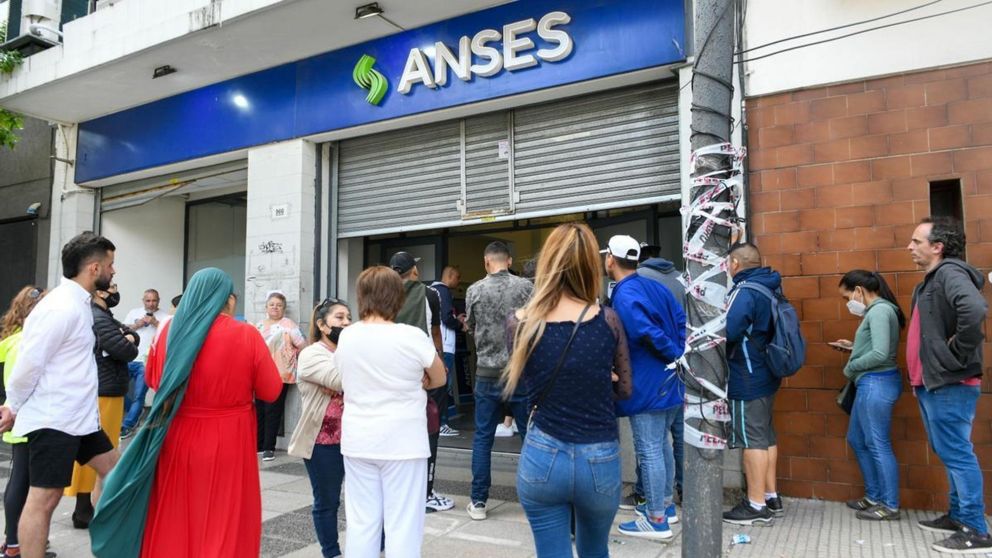 El cambio decidido por ANSES entró en vigencia este lunes, con su publicación a través del Boletín Oficial (Imagen ilustrativa).