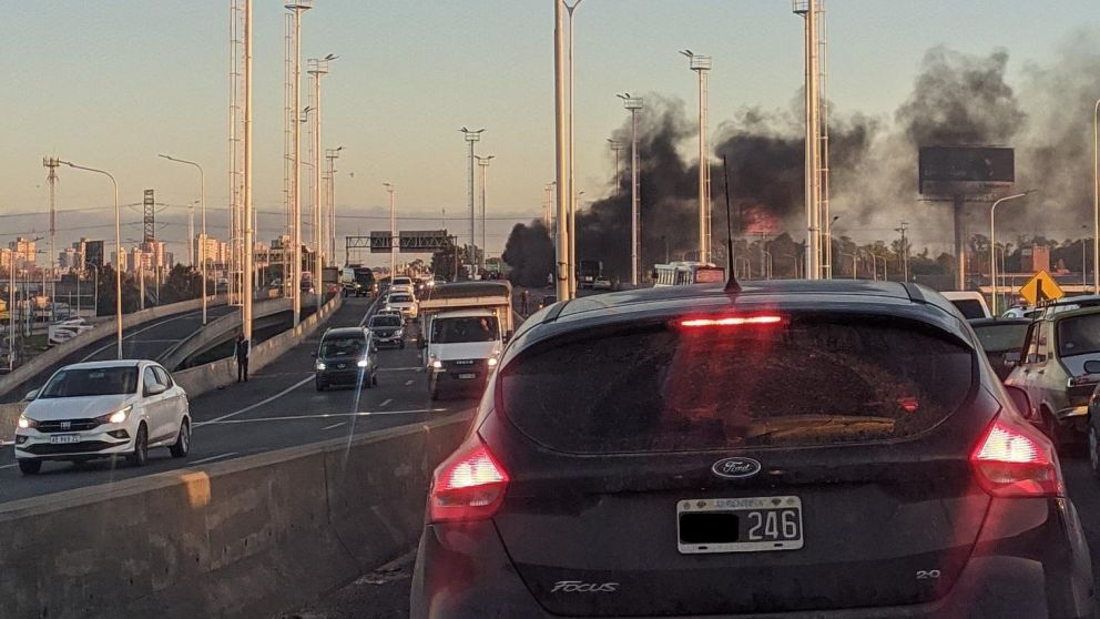 Protesta y corte total en Puente La Noria (X/@varelistabj).