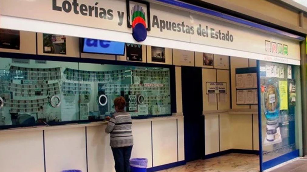 Mujer esperó años para ganar la lotería, pero ahora asegura que le da "culpa" tener tanto dinero.