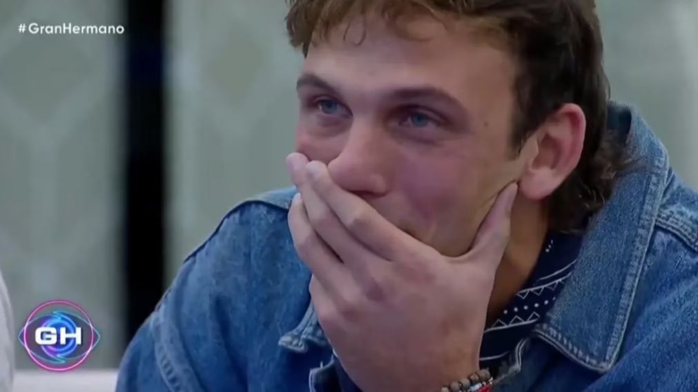 Bautista de Gran Hermano se emocionó al ver la declaración de amor de Denisse (Imagen captura vídeo).