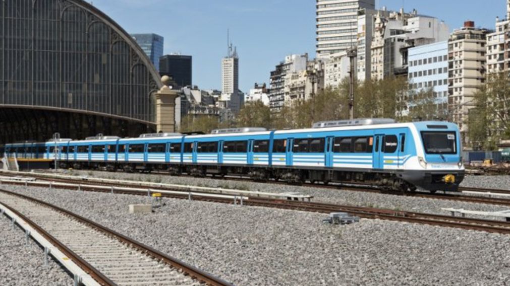 Los trenes circulan a 30 kilómetros por hora.