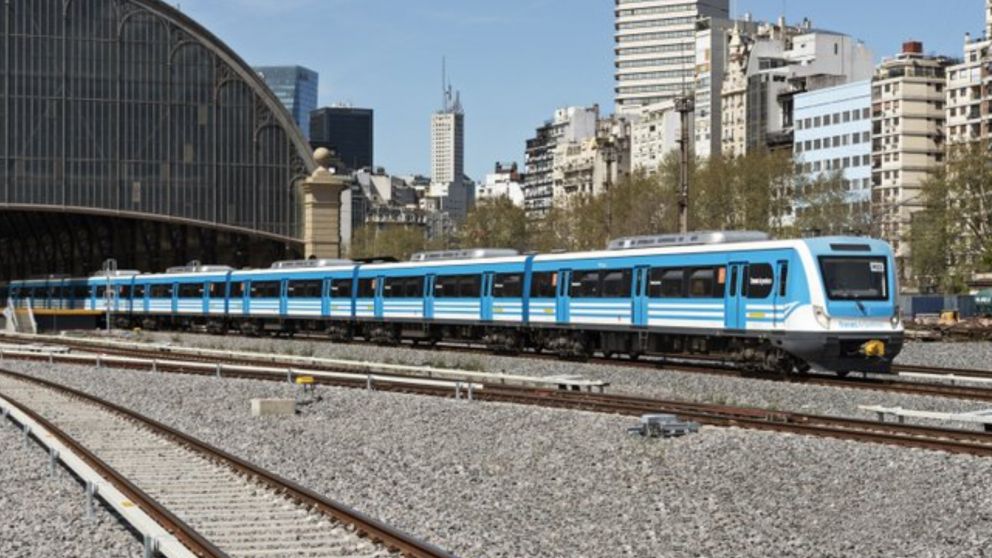 Los trenes circulan a 30 kilómetros por hora.