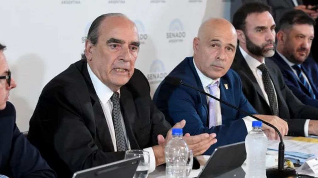 Guillermo Francos estuvo en el Senado para conseguir el dictamen.