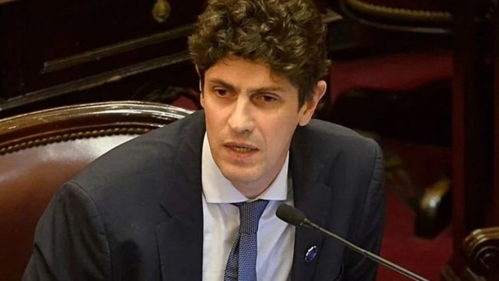 El proyecto de la UCR toma como referencia el sueldo correspondiente a un director de escuela con el m�ximo de antig�edad.