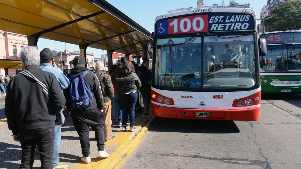 Paro de colectivos y acampe en una provincia. ¿Hasta cuándo será la medida de fuerza?