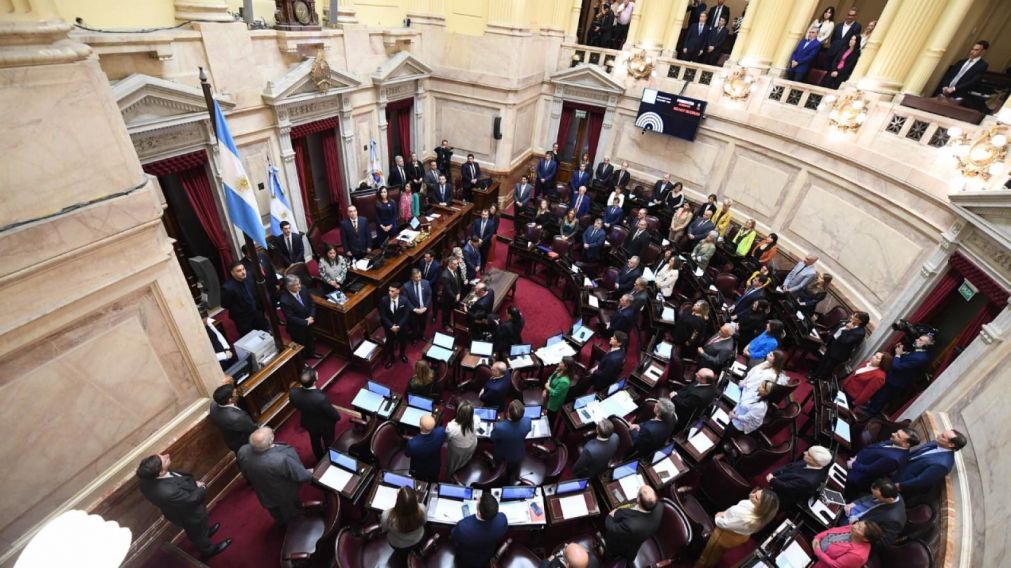 Los senadores tendrán un nuevo aumento en sus sueldos.