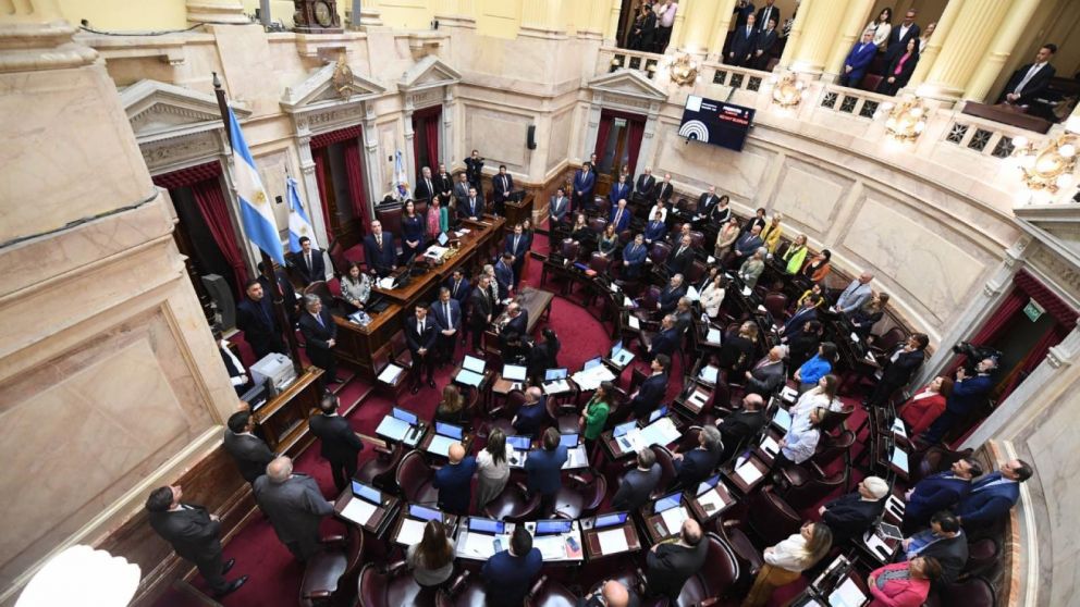 Los senadores tendrán un nuevo aumento en sus sueldos.